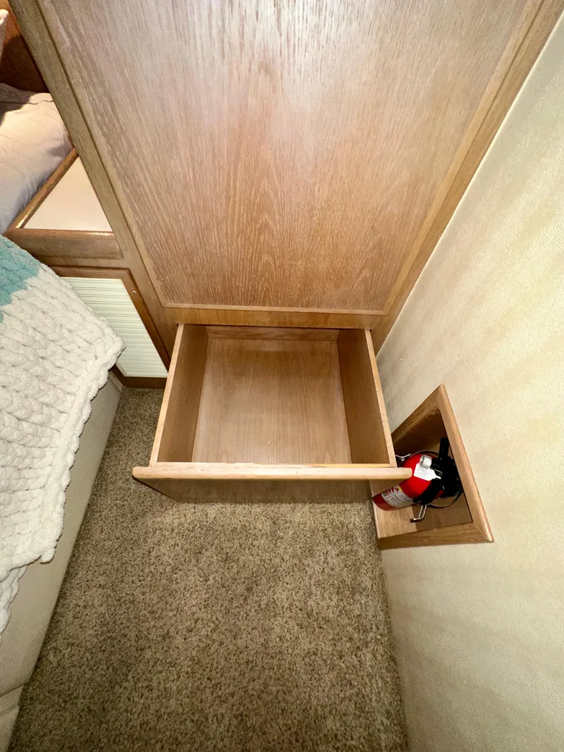 Slide: The Image of Hatteras 46 Convertible 1994 - 104