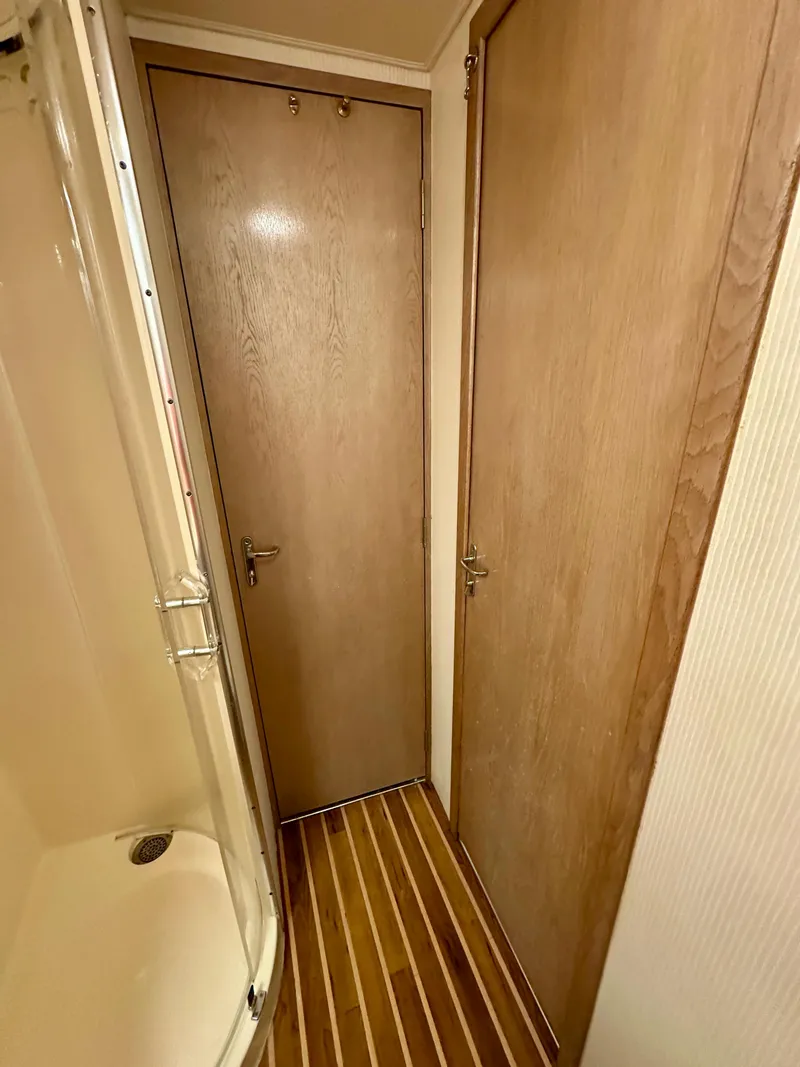 Slide: The Image of Hatteras 46 Convertible 1994 - 109