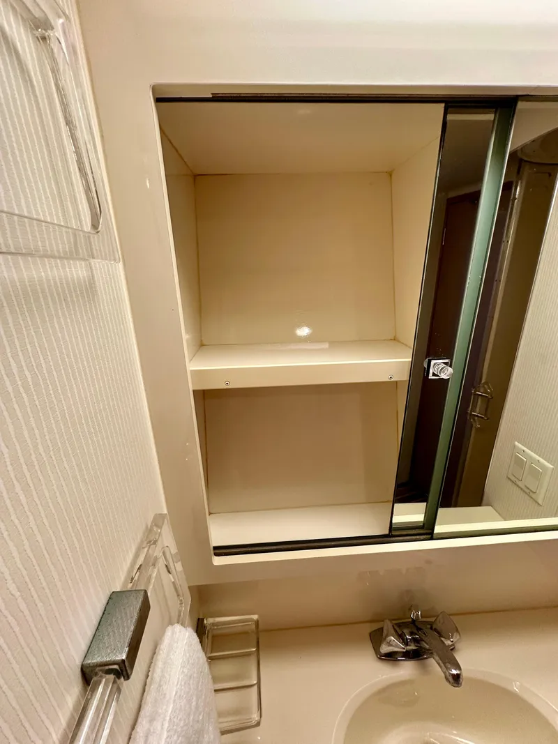 Slide: The Image of Hatteras 46 Convertible 1994 - 112