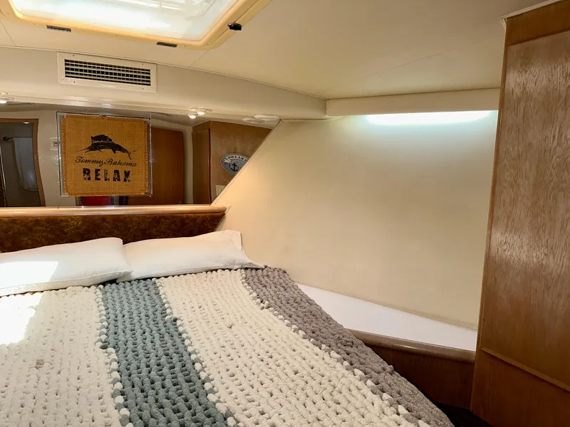 Slide: The Image of Hatteras 46 Convertible 1994 - 118