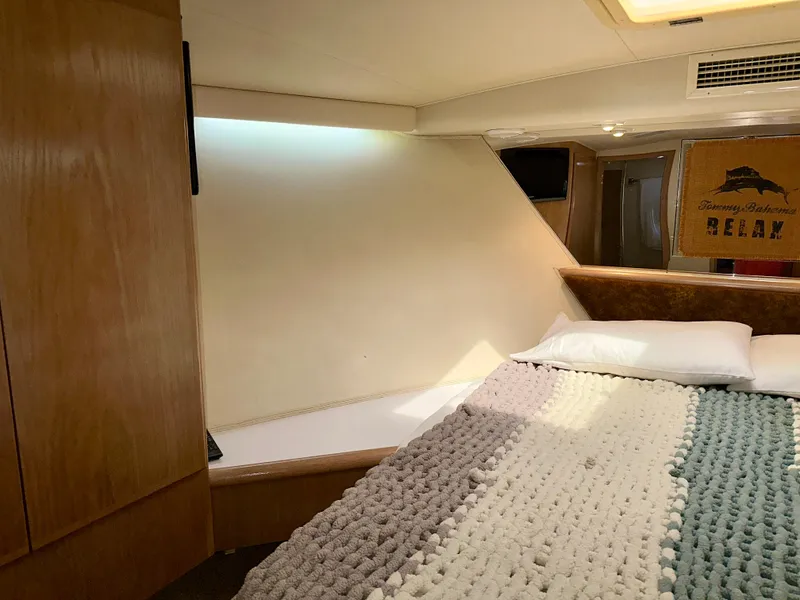 Slide: The Image of Hatteras 46 Convertible 1994 - 119