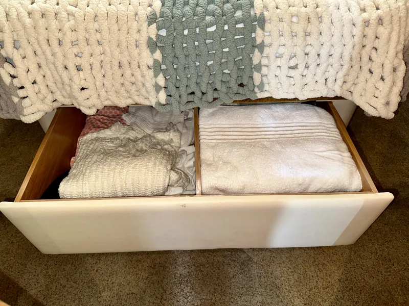 Slide: The Image of Hatteras 46 Convertible 1994 - 121