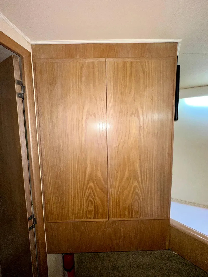 Slide: The Image of Hatteras 46 Convertible 1994 - 125