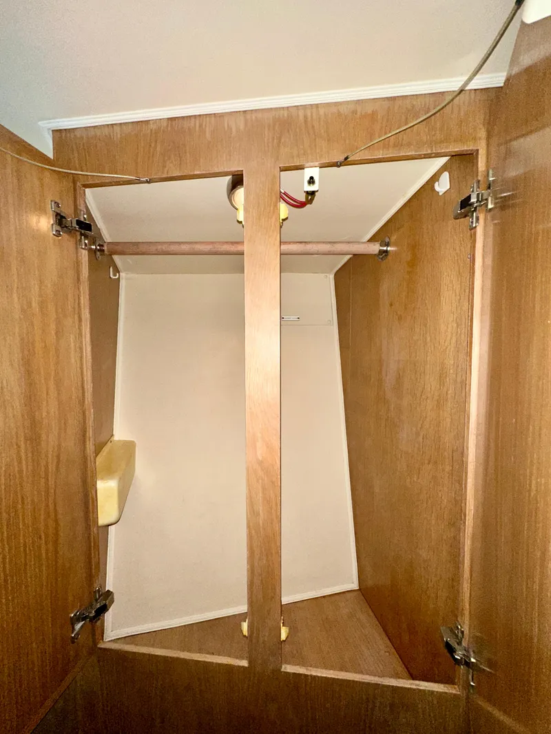 Slide: The Image of Hatteras 46 Convertible 1994 - 126