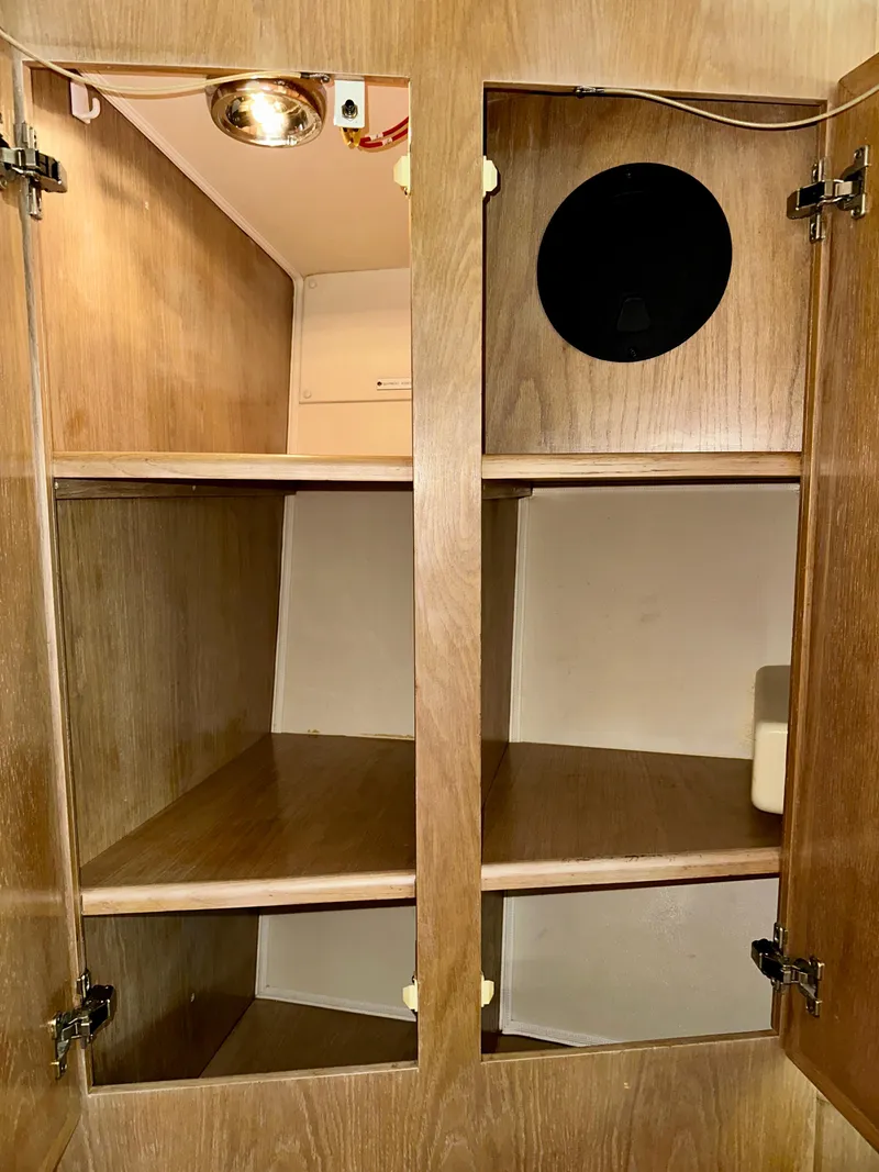 Slide: The Image of Hatteras 46 Convertible 1994 - 128