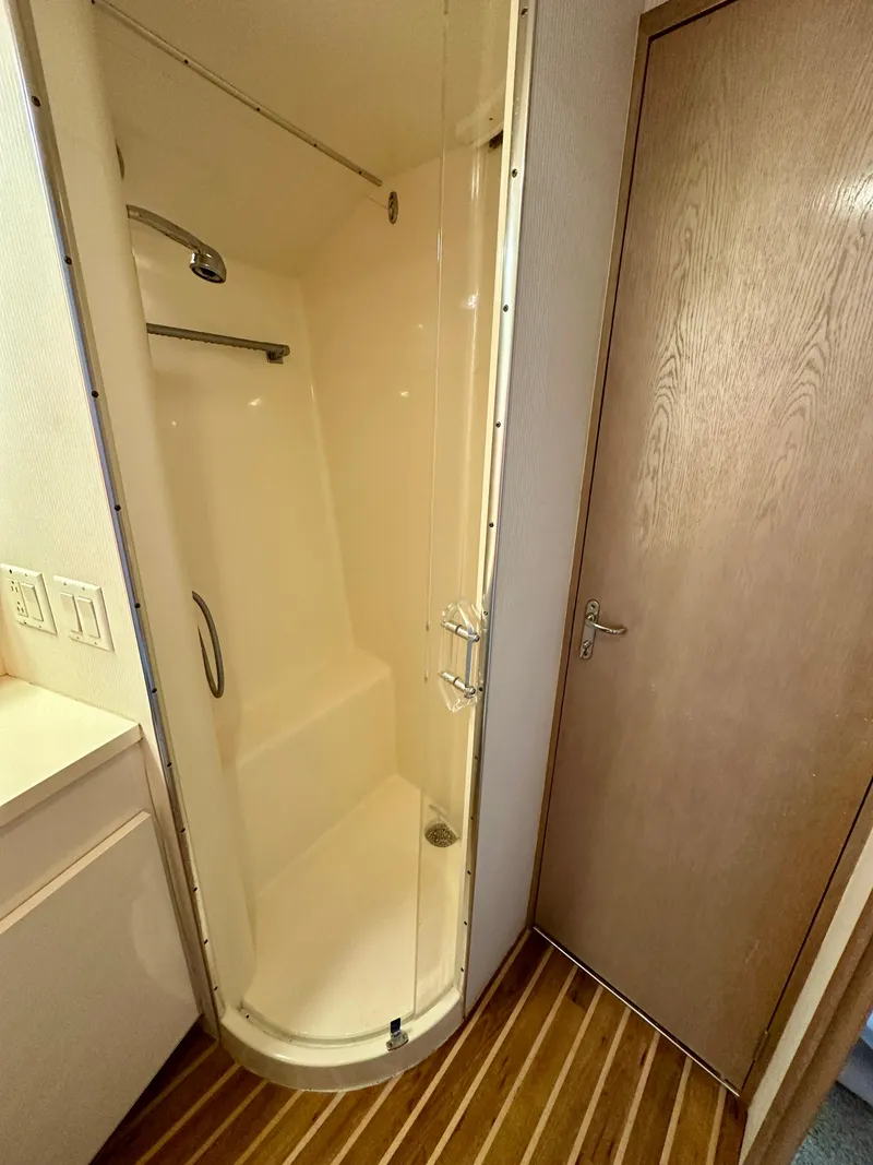 Slide: The Image of Hatteras 46 Convertible 1994 - 130