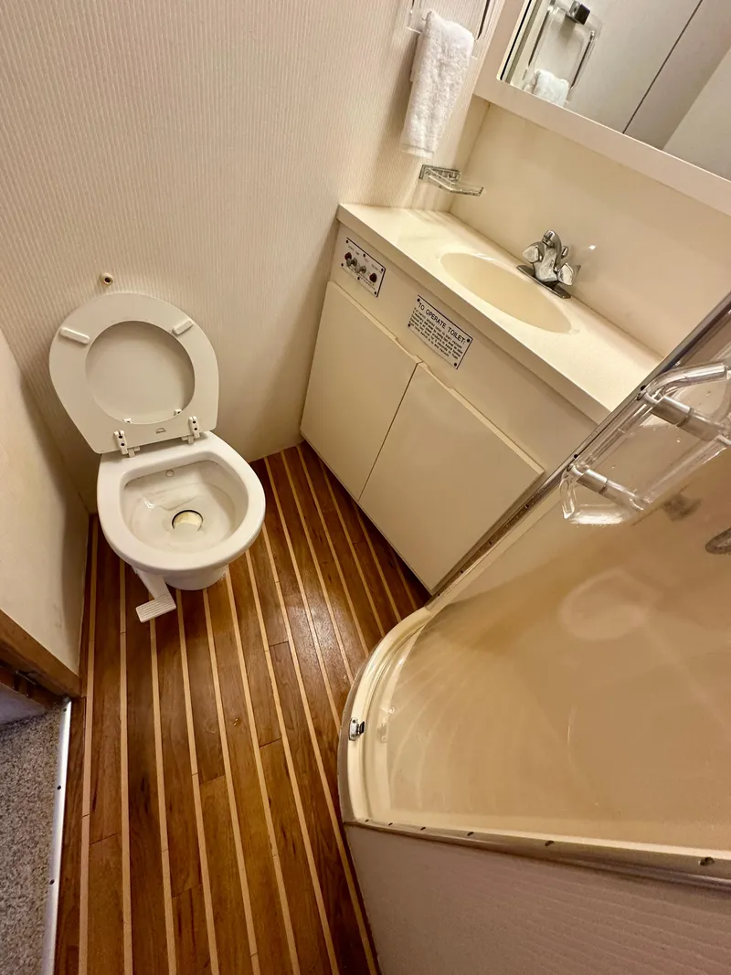 Slide: The Image of Hatteras 46 Convertible 1994 - 131