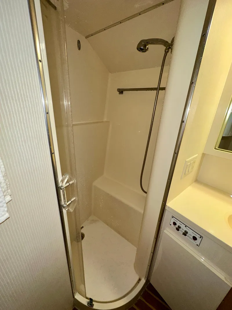 Slide: The Image of Hatteras 46 Convertible 1994 - 132