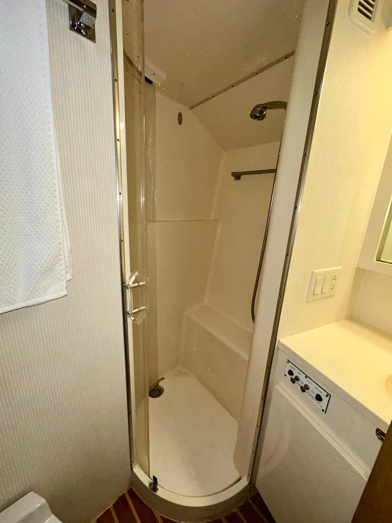 Slide: The Image of Hatteras 46 Convertible 1994 - 133