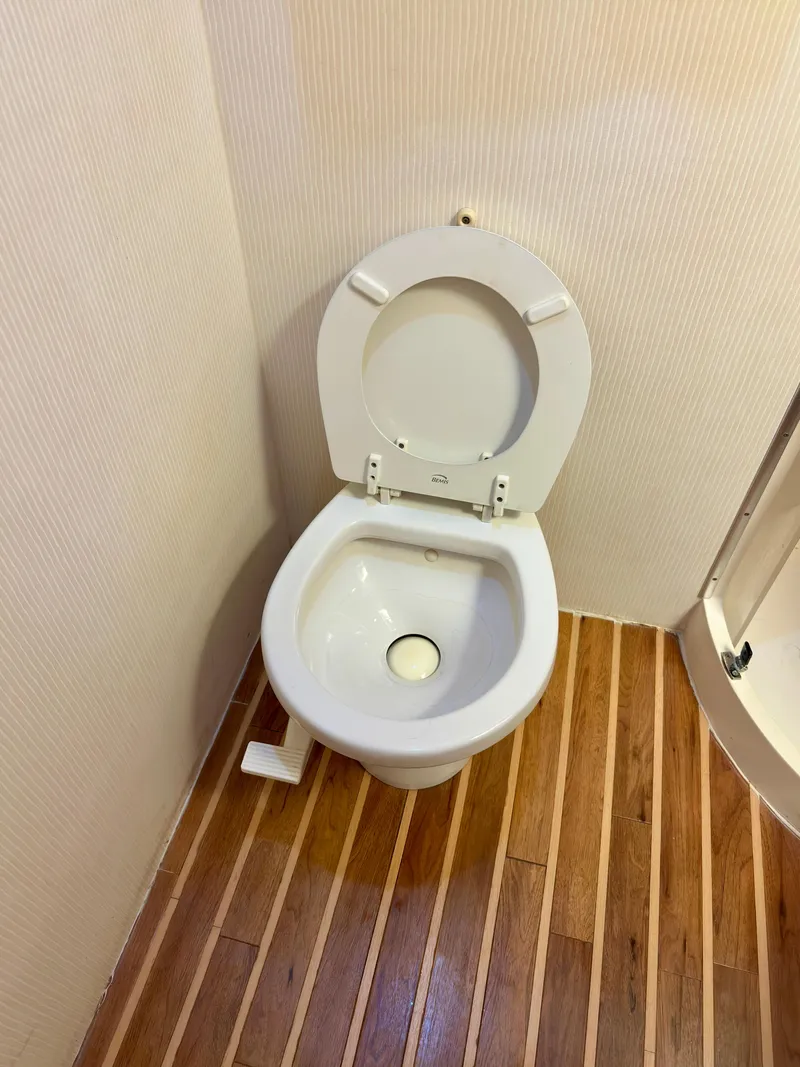 Slide: The Image of Hatteras 46 Convertible 1994 - 135