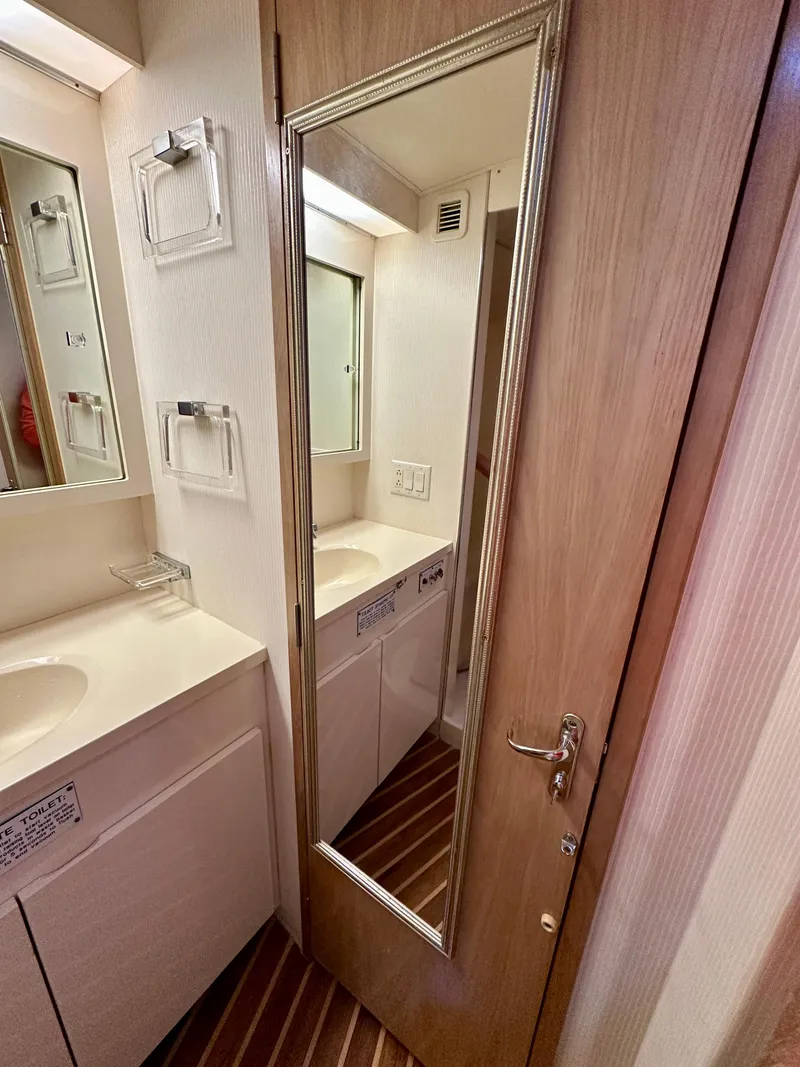 Slide: The Image of Hatteras 46 Convertible 1994 - 138