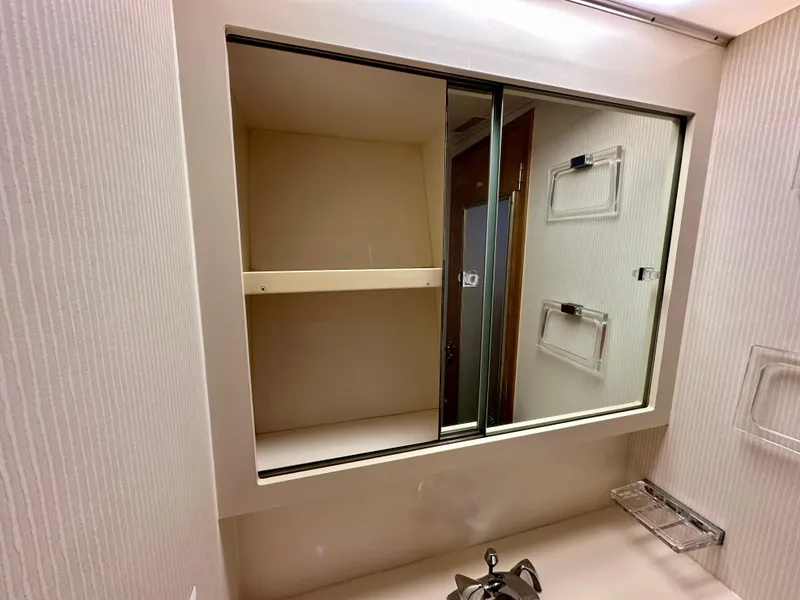 Slide: The Image of Hatteras 46 Convertible 1994 - 141