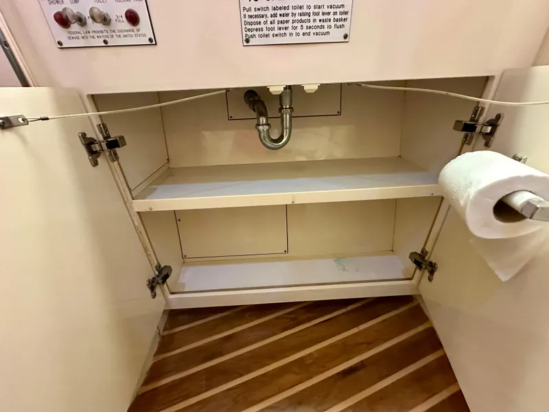 Slide: The Image of Hatteras 46 Convertible 1994 - 143