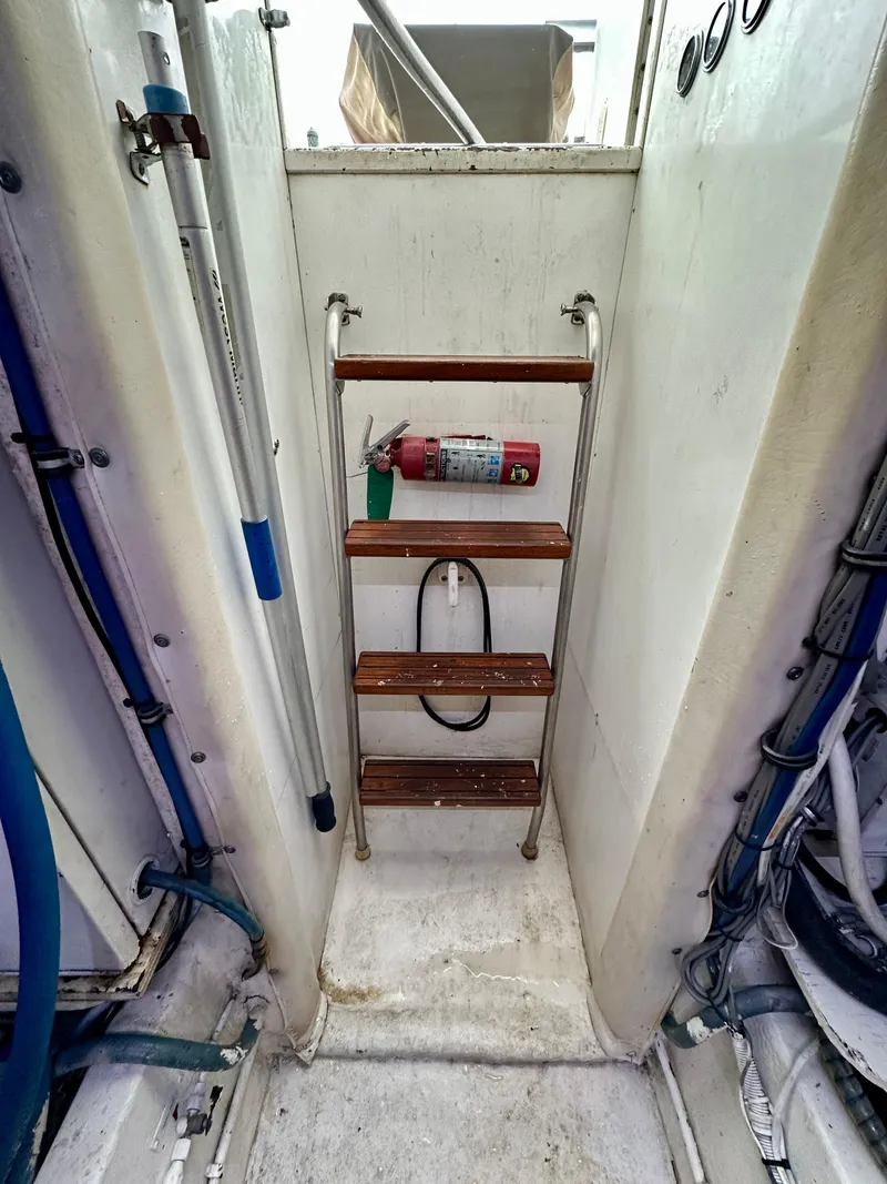 Slide: The Image of Ladder on 1994 Hatteras 46 Convertible boat with fire extinguisher. - 42