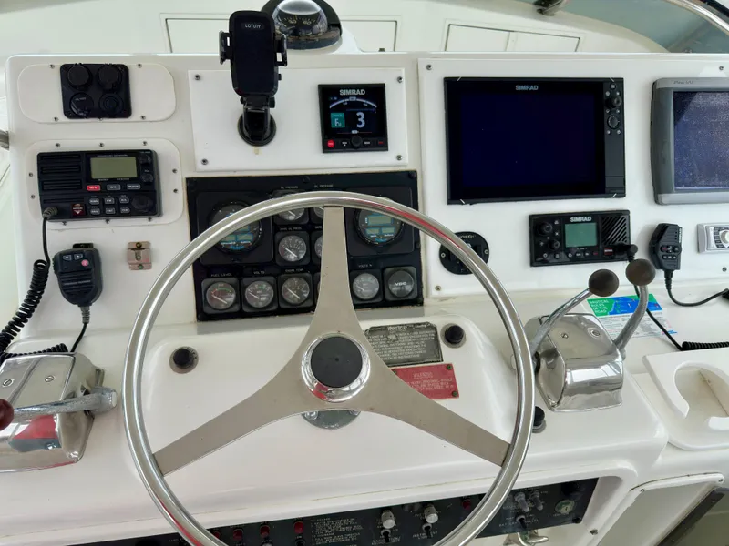 Slide: The Image of Hatteras 46 Convertible 1994 - 62