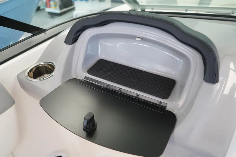 Slide: The Image of Steering wheel and dashboard of 2025 Chaparral 21 SSi OB boat. - 26