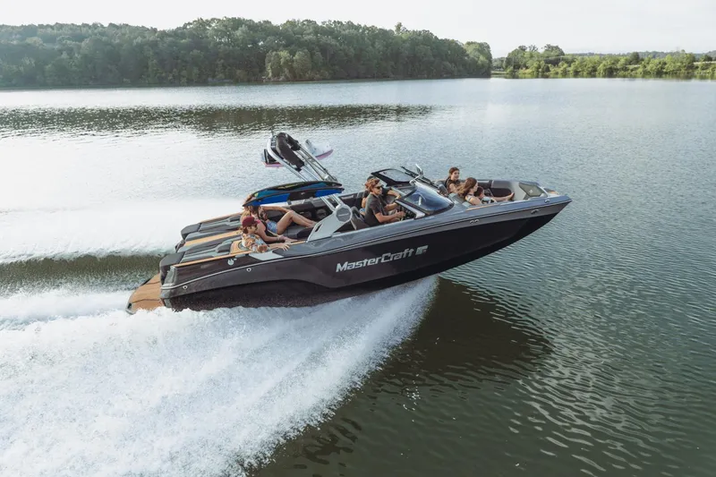Slide: The Image of MasterCraft XT22 2025 - 2