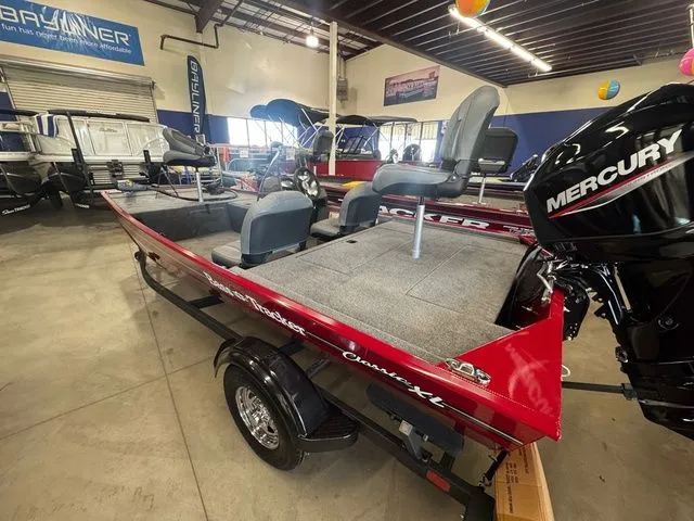 Slide: The Image of Tracker Bass Tracker Classic XL 2026 - 4