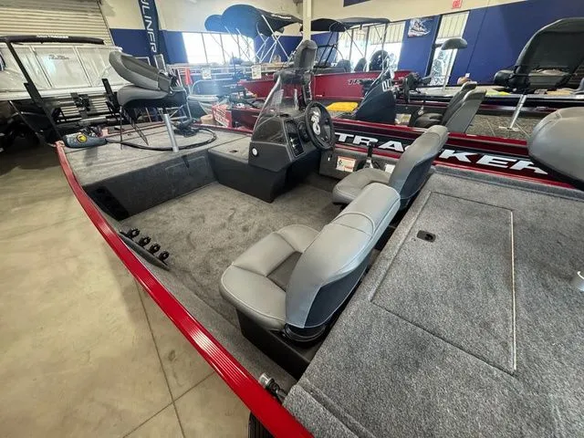 Slide: The Image of Tracker Bass Tracker Classic XL 2026 - 6