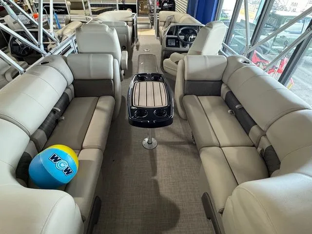 Slide: The Image of Sun Tracker Party Barge 22 XP3 2025 - 5