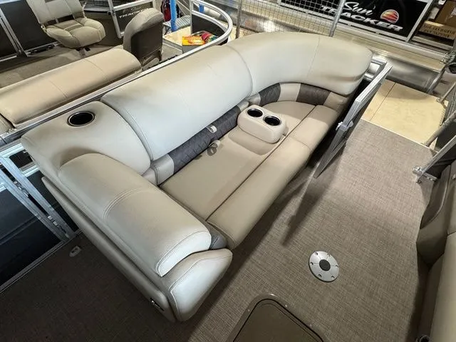 Slide: The Image of Sun Tracker Party Barge 22 XP3 2025 - 7