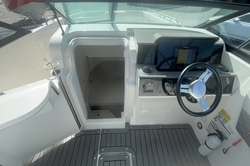 Slide: The Image of Sea Ray 250 SDX OB 2020 - 11