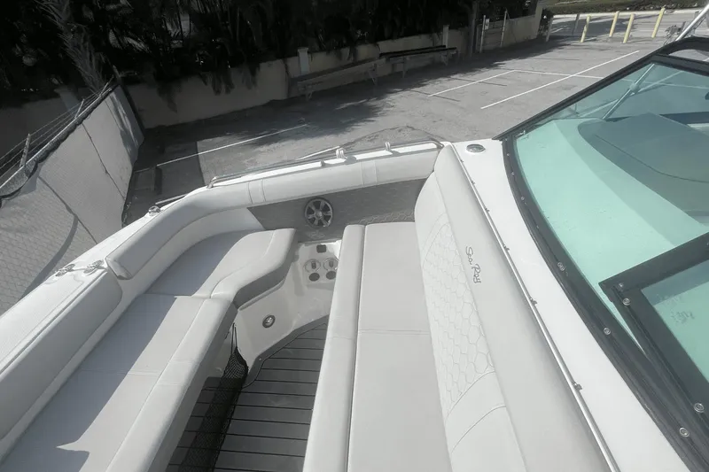 Slide: The Image of Sea Ray 250 SDX OB 2020 - 16