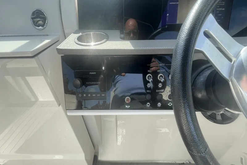 Slide: The Image of Sea Ray 250 SDX OB 2020 - 20