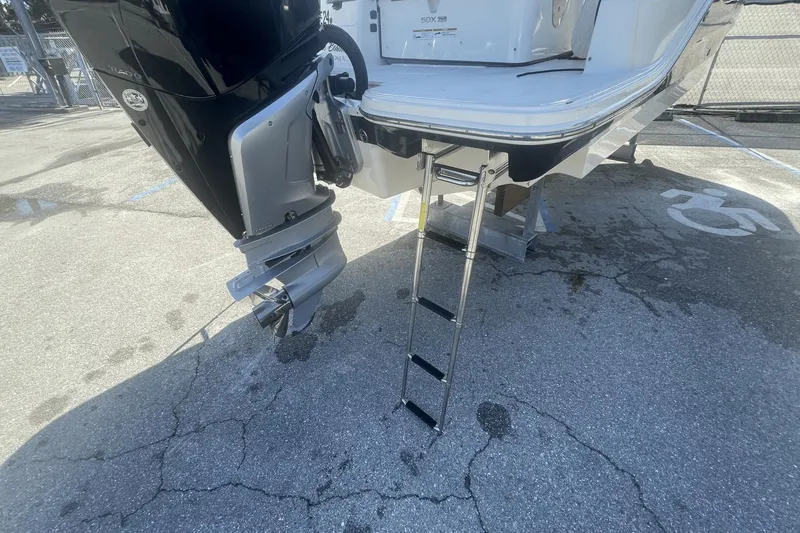 Slide: The Image of Sea Ray 250 SDX OB 2020 - 6