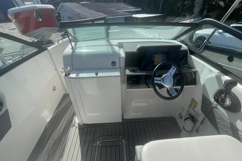 Slide: The Image of Sea Ray 250 SDX OB 2020 - 7