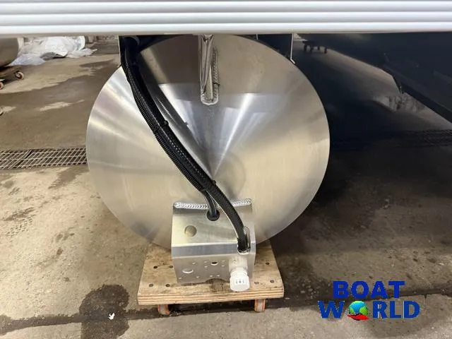 Slide: The Image of 2025 Tahoe Sport 2385 Rear Fish pontoon detail with Honda 4-Stroke EFI engine. - 34