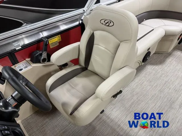 Slide: The Image of Bentley Pontoons Legacy 200 Navigator Quad Lounge & Honda 4-Stroke 2025 - 13