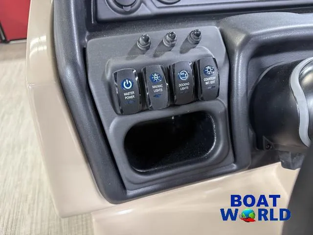 Slide: The Image of Bentley Pontoons Legacy 200 Navigator Quad Lounge & Honda 4-Stroke 2025 - 15