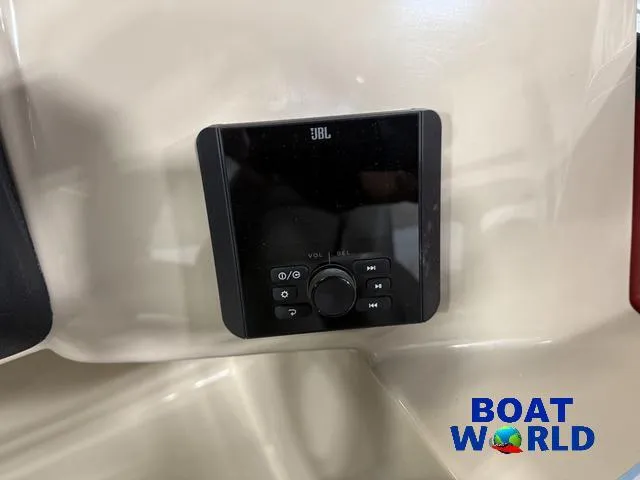 Slide: The Image of Bentley Pontoons Legacy 200 Navigator Quad Lounge & Honda 4-Stroke 2025 - 18