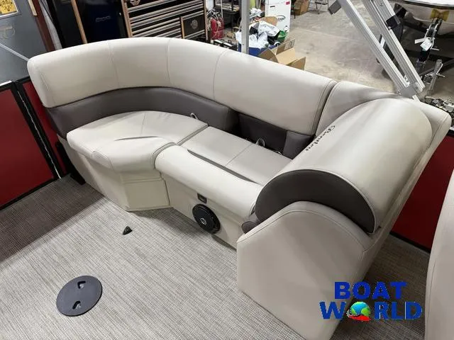 Slide: The Image of Bentley Pontoons Legacy 200 Navigator Quad Lounge & Honda 4-Stroke 2025 - 20