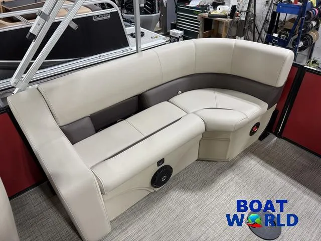 Slide: The Image of Bentley Pontoons Legacy 200 Navigator Quad Lounge & Honda 4-Stroke 2025 - 21
