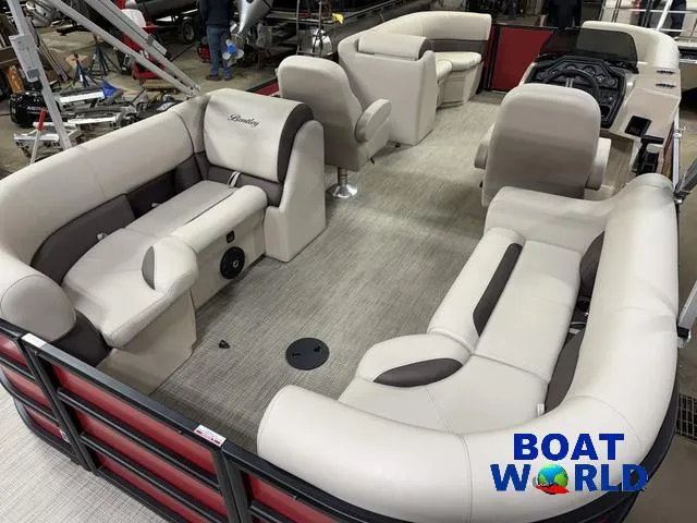 Slide: The Image of Bentley Pontoons Legacy 200 Navigator Quad Lounge & Honda 4-Stroke 2025 - 23