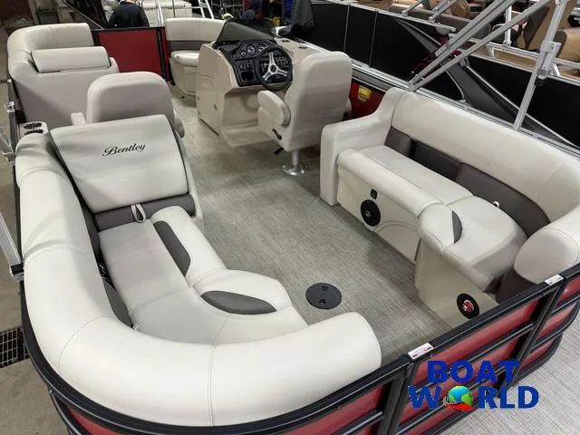 Slide: The Image of Bentley Pontoons Legacy 200 Navigator Quad Lounge & Honda 4-Stroke 2025 - 24