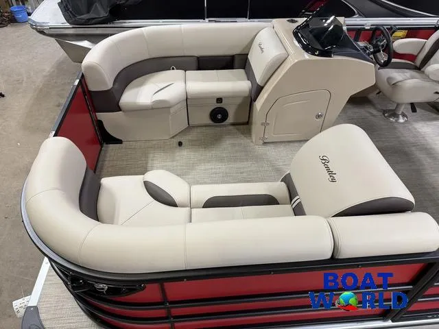 Slide: The Image of Bentley Pontoons Legacy 200 Navigator Quad Lounge & Honda 4-Stroke 2025 - 3