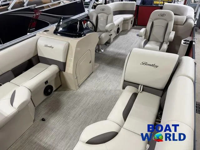 Slide: The Image of Bentley Pontoons Legacy 200 Navigator Quad Lounge & Honda 4-Stroke 2025 - 30