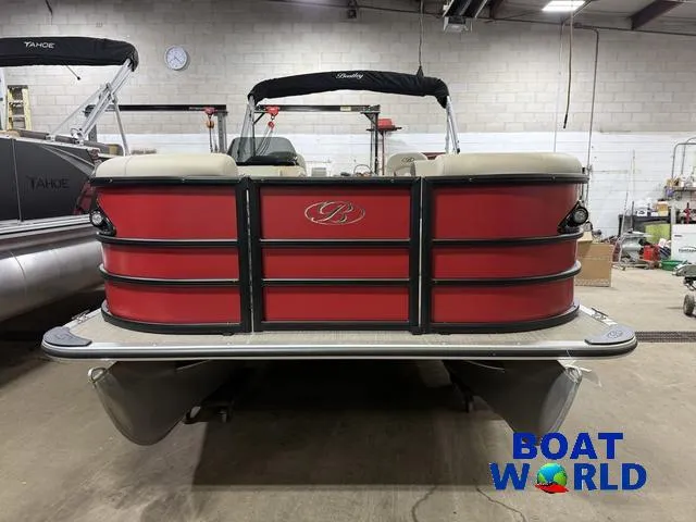 Slide: The Image of Bentley Pontoons Legacy 200 Navigator Quad Lounge & Honda 4-Stroke 2025 - 31