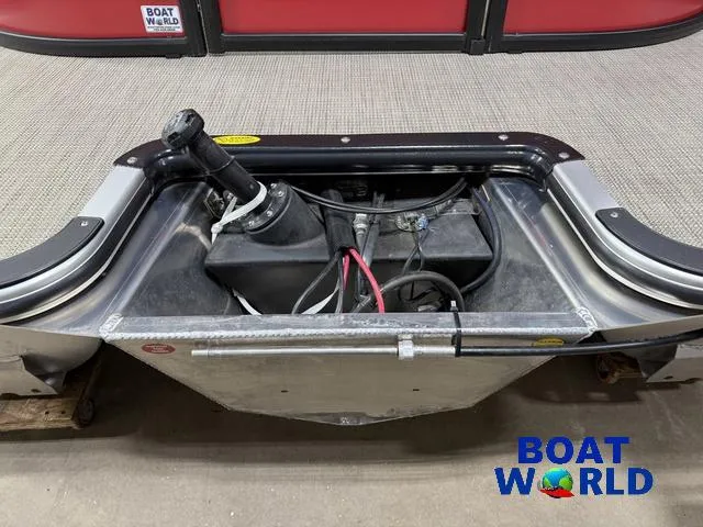 Slide: The Image of Bentley Pontoons Legacy 200 Navigator Quad Lounge & Honda 4-Stroke 2025 - 38