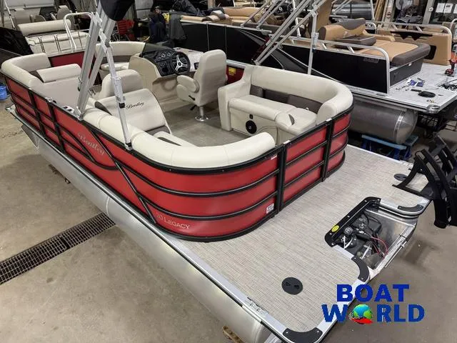 Slide: The Image of Bentley Pontoons Legacy 200 Navigator Quad Lounge & Honda 4-Stroke 2025 - 41