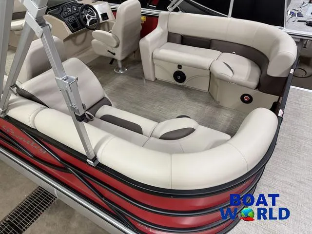 Slide: The Image of Bentley Pontoons Legacy 200 Navigator Quad Lounge & Honda 4-Stroke 2025 - 5