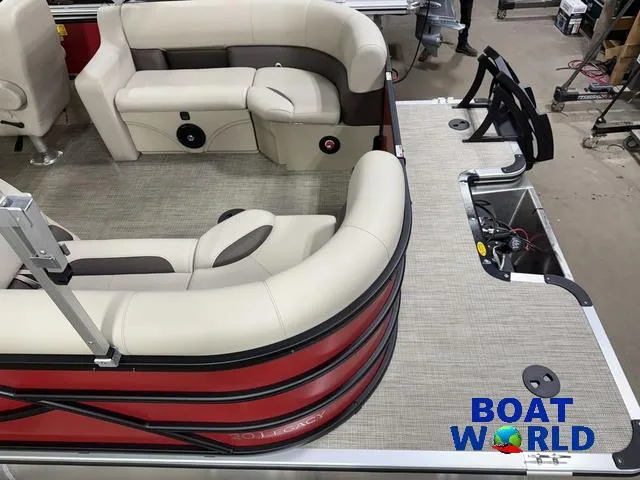 Slide: The Image of Bentley Pontoons Legacy 200 Navigator Quad Lounge & Honda 4-Stroke 2025 - 6