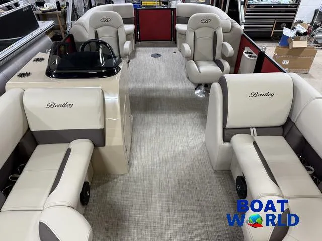 Slide: The Image of Bentley Pontoons Legacy 200 Navigator Quad Lounge & Honda 4-Stroke 2025 - 8