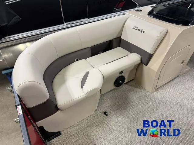 Slide: The Image of Bentley Pontoons Legacy 200 Navigator Quad Lounge & Honda 4-Stroke 2025 - 9