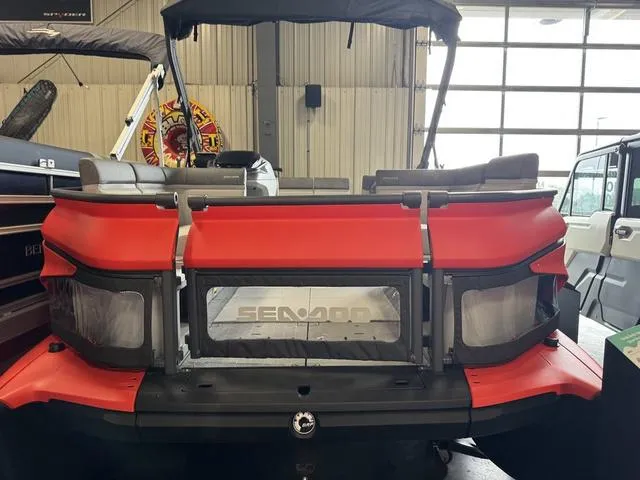 Slide: The Image of Sea-Doo Switch Cruise 18 2025 - 3