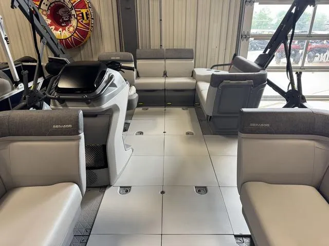 Slide: The Image of Sea-Doo Switch Cruise 18 2025 - 4