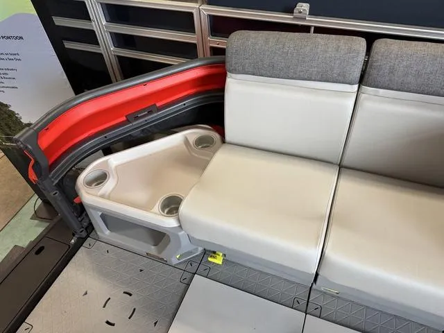 Slide: The Image of Sea-Doo Switch Cruise 18 2025 - 5